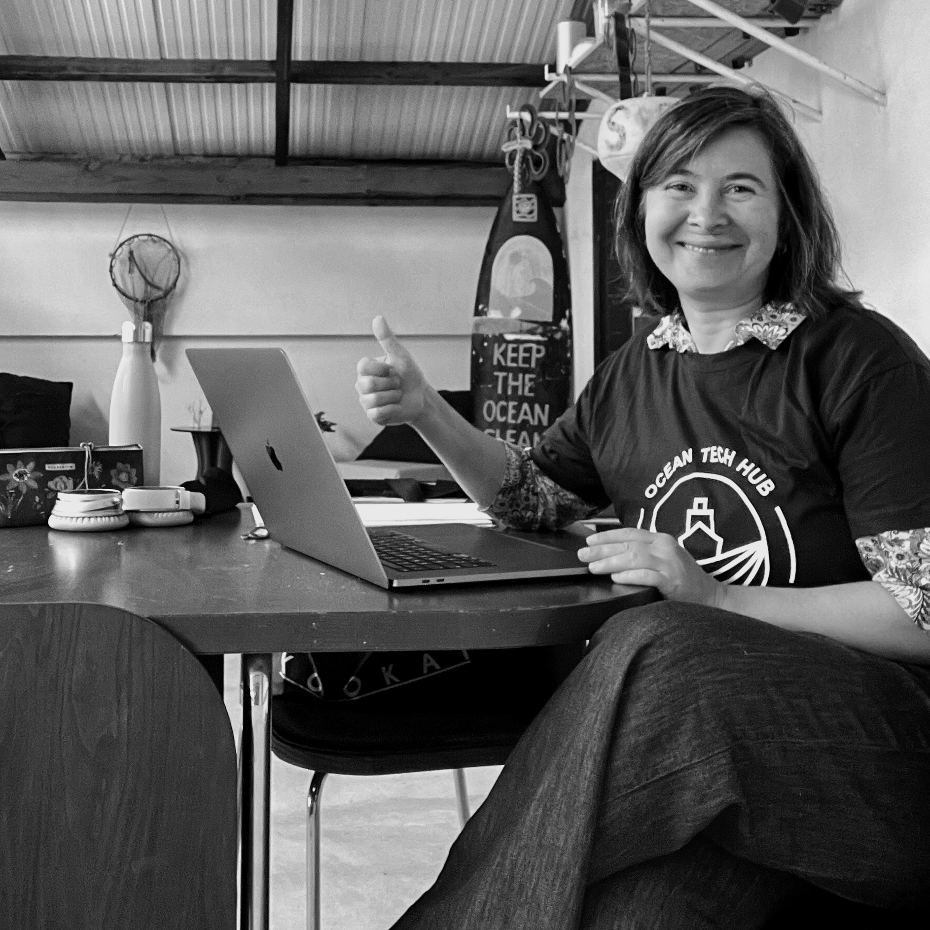 Grażyna Ostrowska working on “Drawing for the Ocean” in Peniche, Portugal Grażyna Ostrowska sitting at her desk in a sunlit workspace in Peniche, sketching illustrations for her ocean-themed project.